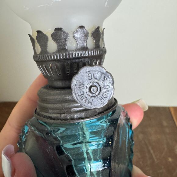 Vintage Hong Kong Metal Blue Glass Frosted‎ Hurricane Shade 10 inch Oil Lamp - Picture 6 of 11